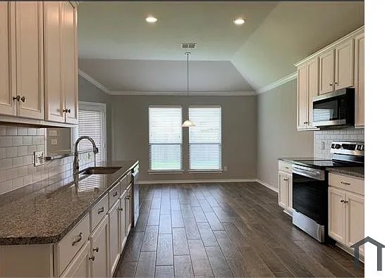 1925 Green Terrace Dr — Photo 8