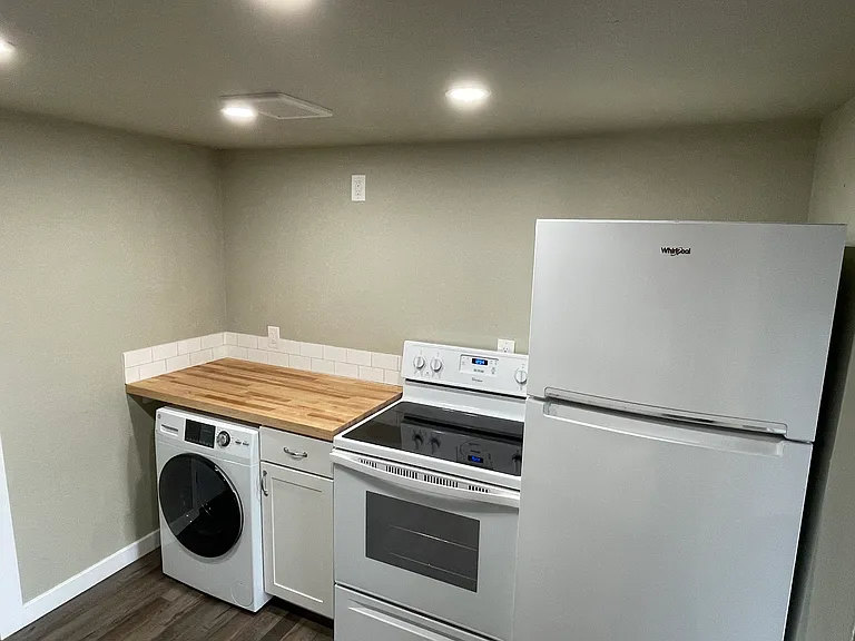 414 12th St SW #2 — Photo 7