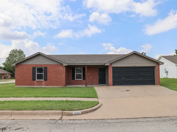 300 Sheila Dr, Granbury, TX 76049