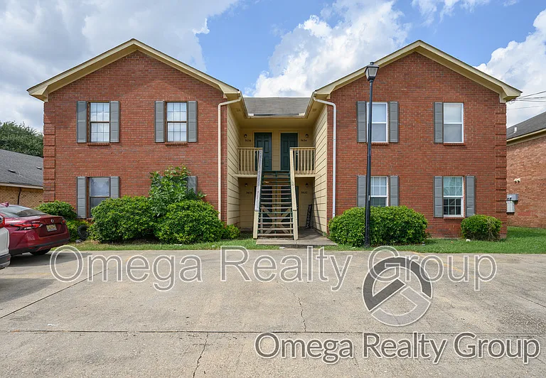 3638 Castle Ridge Rd — Photo 1