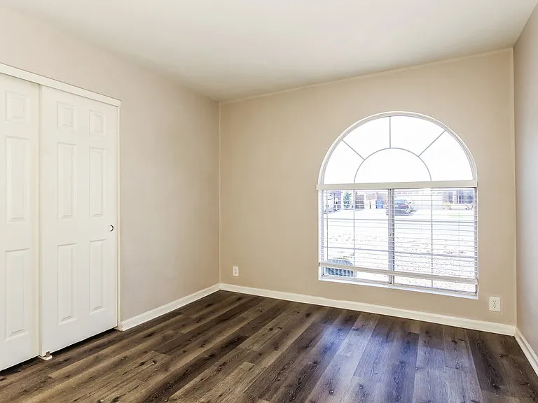 6157 N 87th Ln — Photo 11