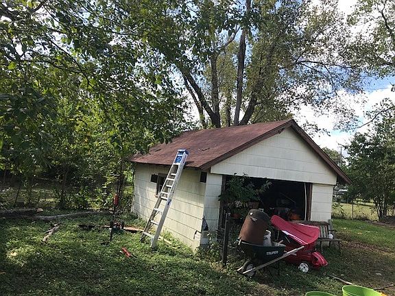 5th image of 109 Hutto St