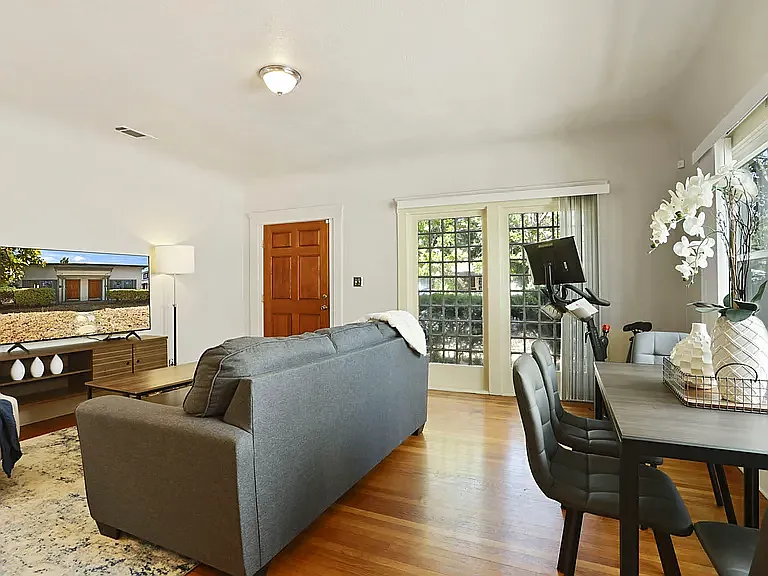1 bed, 800 sqft, $1,590 — Photo 3