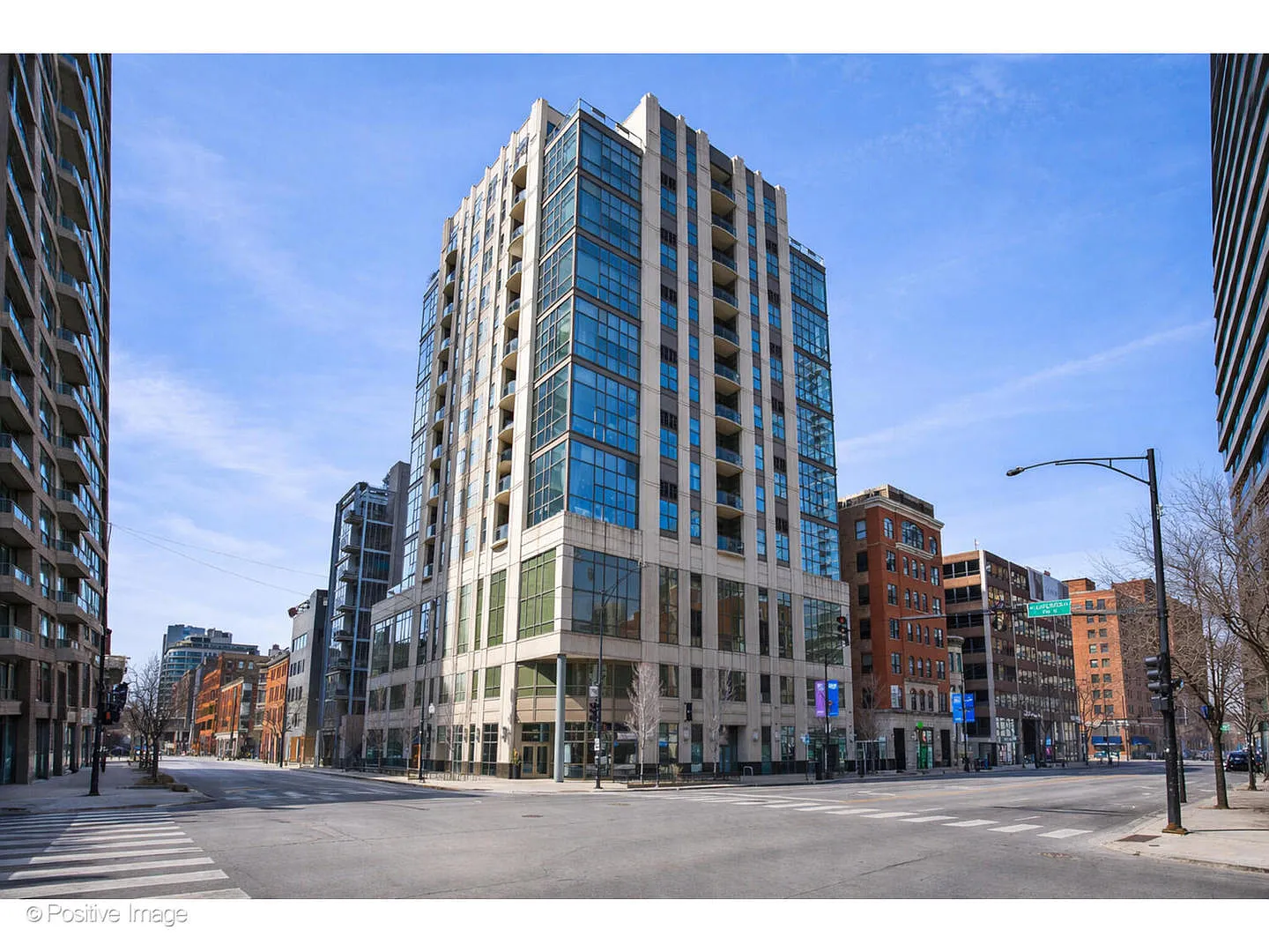 150 W Superior St #1105 photo 1