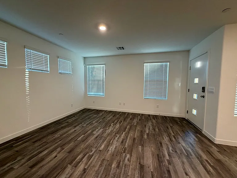 917 Violet Heron St — Photo 6
