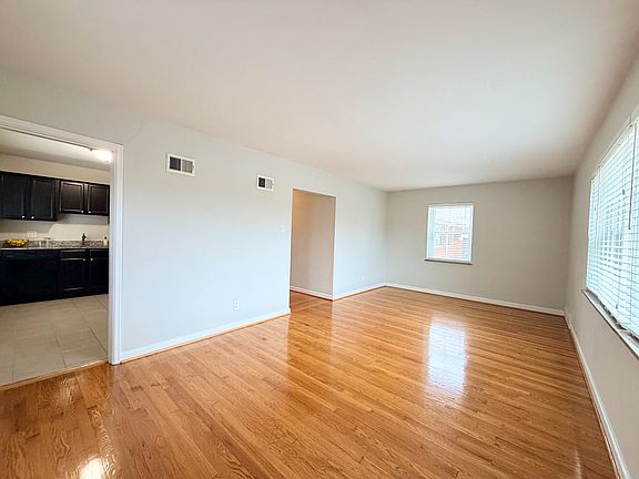 5th image of 5931 Nagel Ave #2W