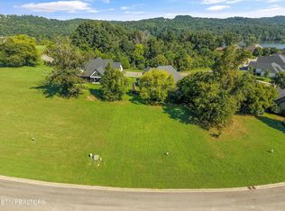 1520 Eagle Point Dr, Loudon, TN 37774