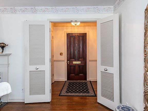 5th image of 16 Thruston Blvd E