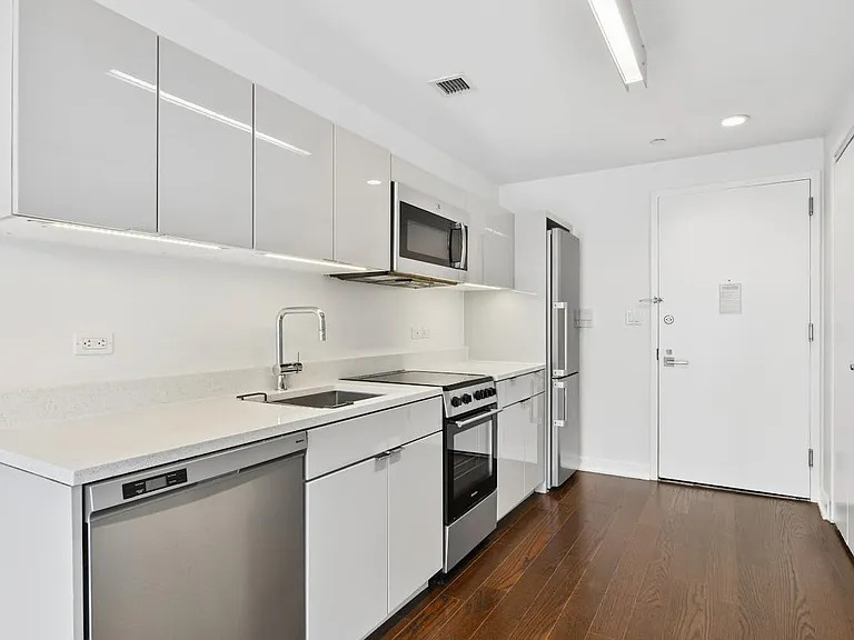 400 W 113th St #1613 — Photo 7