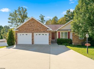 425 Oakmont Ct, Maidsville, WV 26541