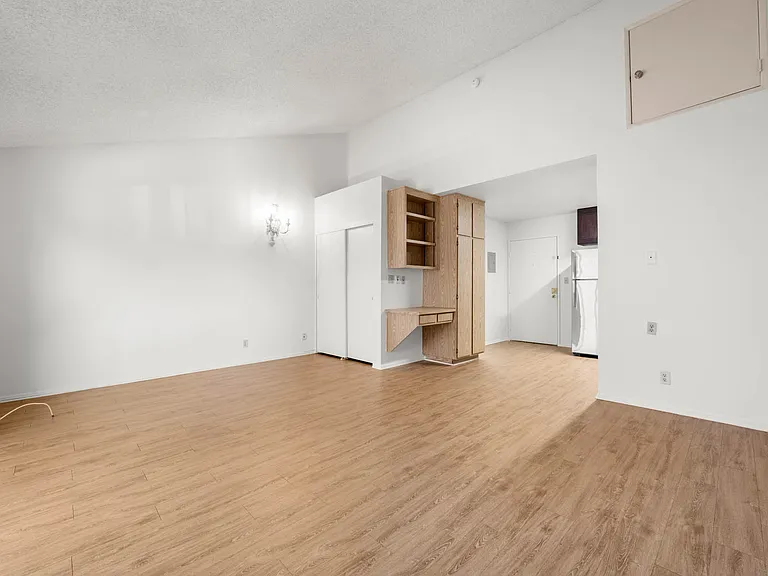 2633 Ellendale Pl — Photo 5