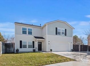 806 S Willowcreek Way, Middleton, ID 83644