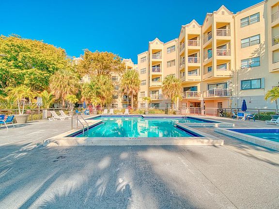 3rd image of 8290 Lake Dr APT 236