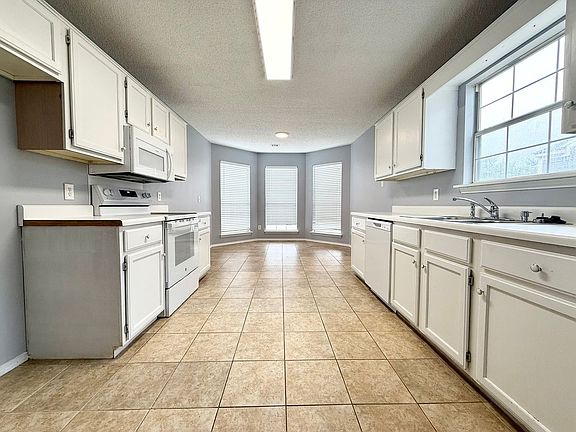 5th image of 3102 NE 12th St