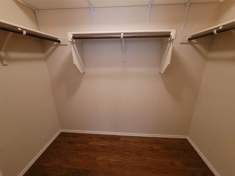 8913 Eastwood Ave — Photo 3