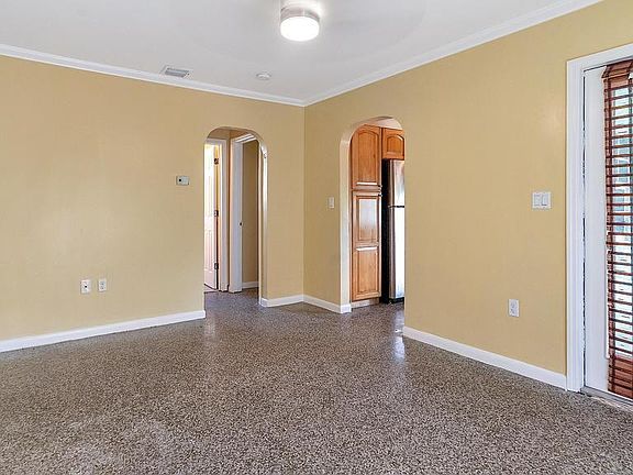 3rd image of 712 8th Ave N