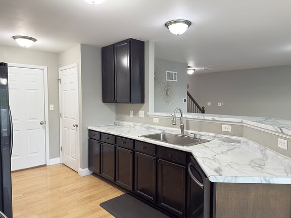 5th image of 5585 Wavecrest Cir