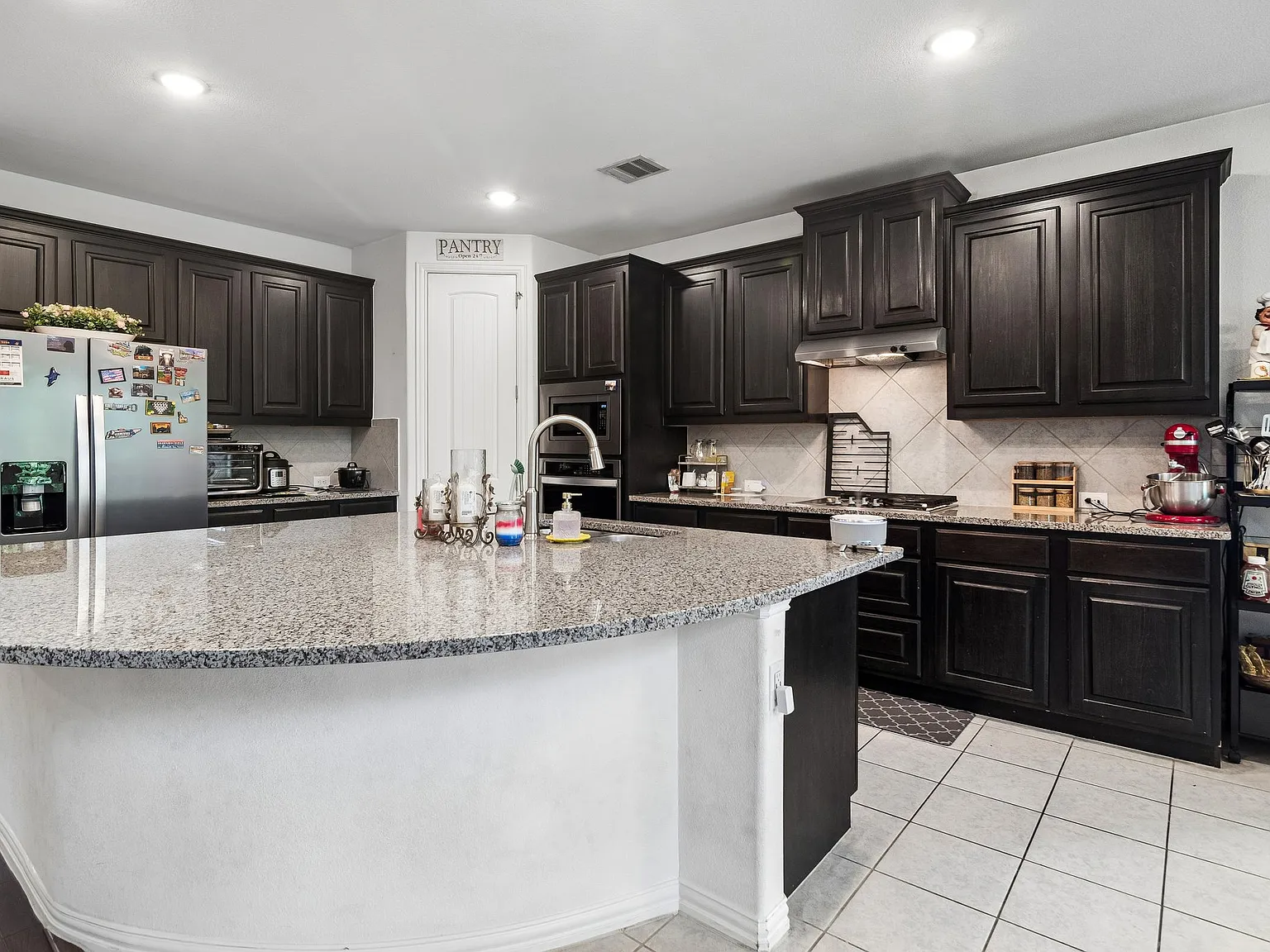 4 bed, 2.5 bath, 3082 sqft, $3,390 — Photo 4