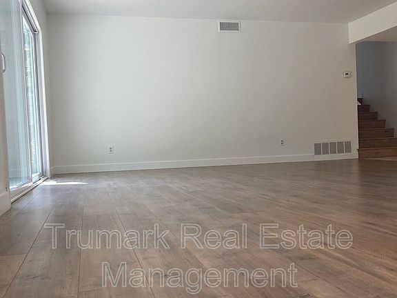 4th image of 2707 Pine Lawn Dr