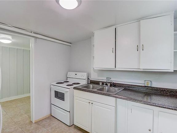 Kitchen-Stove, Refrigerator included.