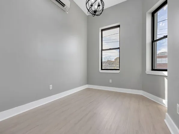 72-55 60 Lane image 16 of 28