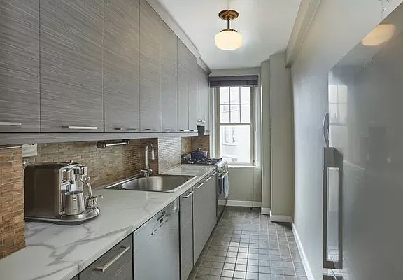 4th image of 302 W 12th St APT 7A