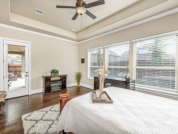 3rd image of 3907 Birdsall Falls Ln
