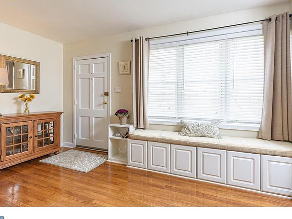 5th image of 1026 Bryan St