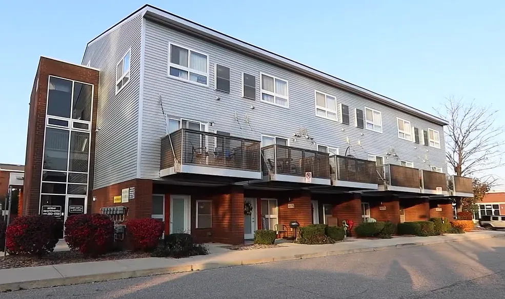 2 bed, 1189 sqft, $1,995 — Photo 1