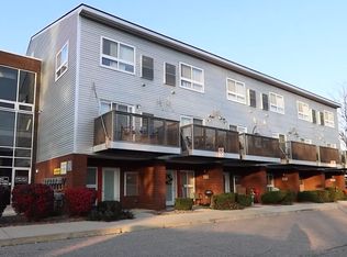 4081 Crooks Rd, Royal Oak, MI 48073