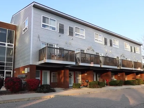 4081 Crooks Rd, Royal Oak, MI 48073