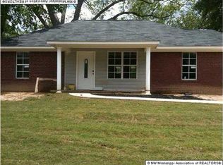 210 West St, Senatobia, MS 38668
