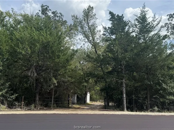 3518 Winding Rd, Hearne, TX 77859