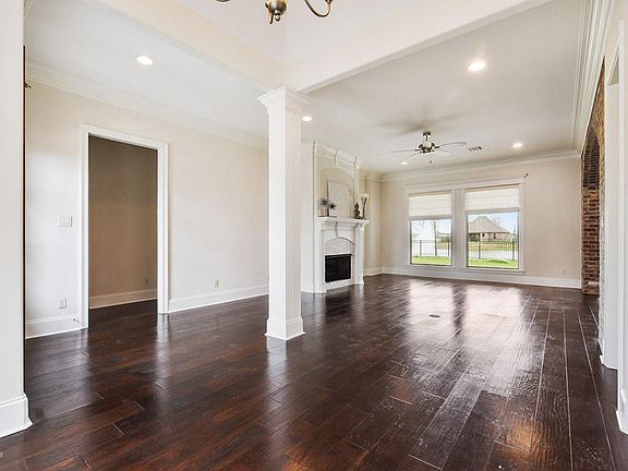 4th image of 205 Cedar Lake Dr