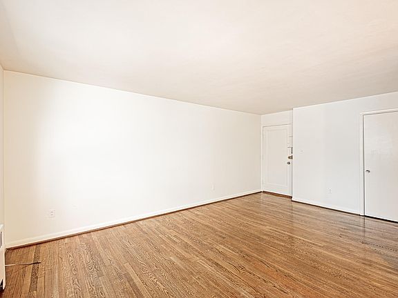 4th image of 2061 N Woodstock St APT 202