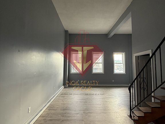 2nd image of 926 21st St #1N