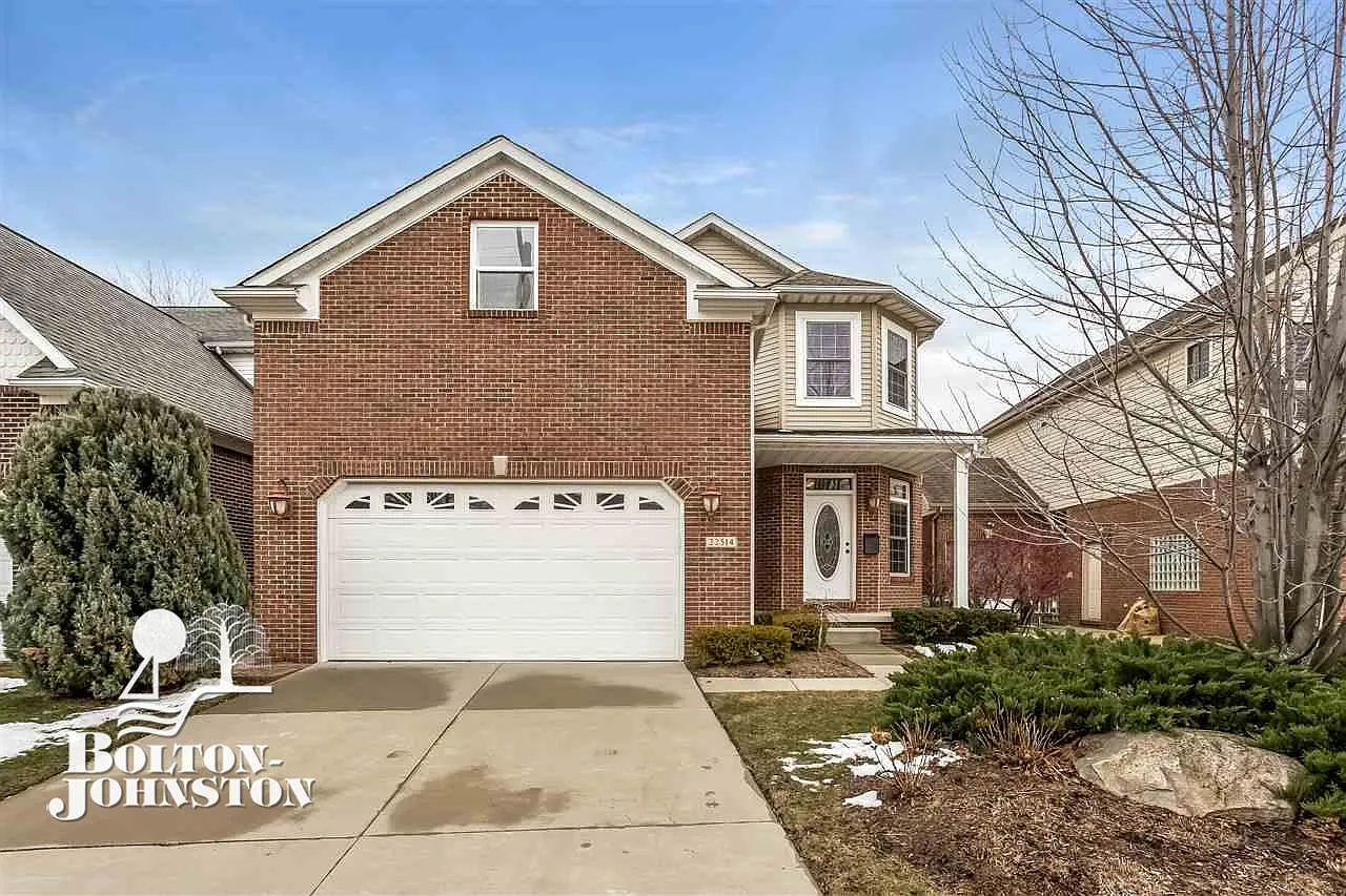 22514 Maple Saint photo 1