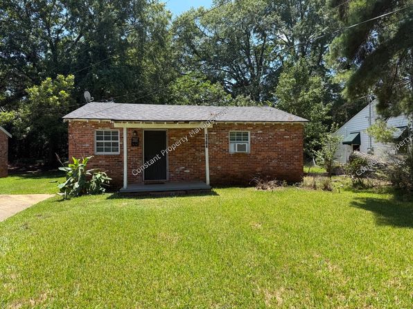 1104 Dewey St