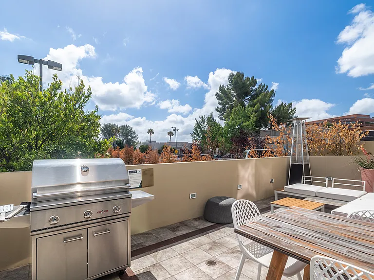 Oasis at Lake Encino — Photo 25
