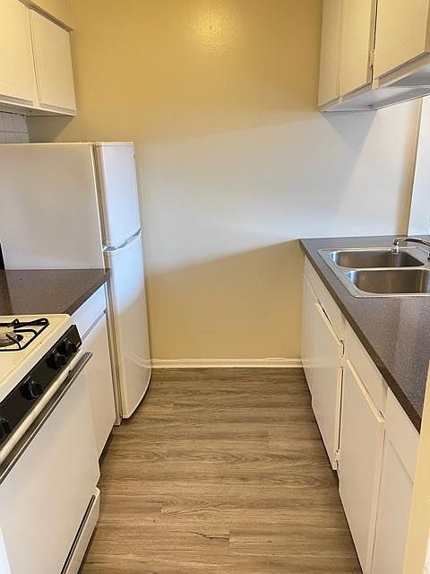 1st image of 425 W Deming Pl #530
