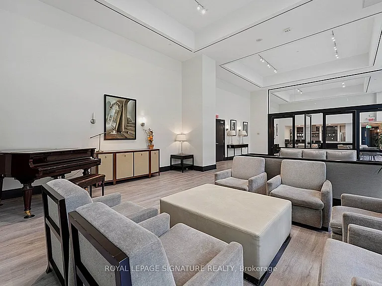 438 King St W #1417 — Photo 34