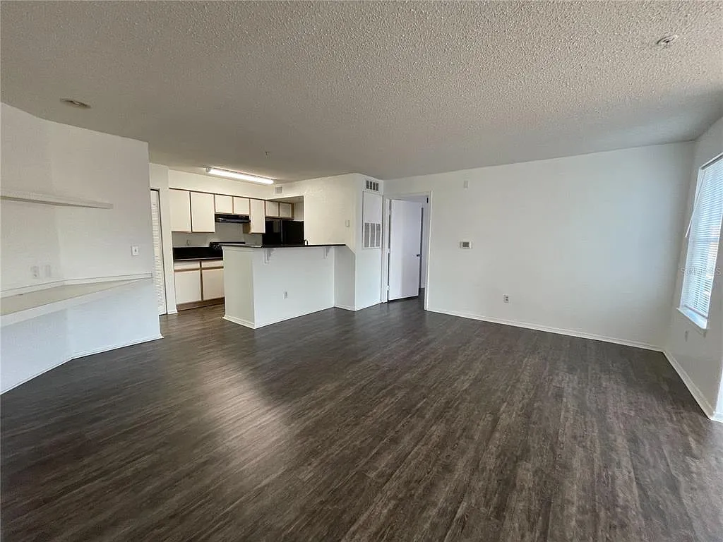 2 bed, 2.0 bath, 1026 sqft, $1,500 — Photo 2