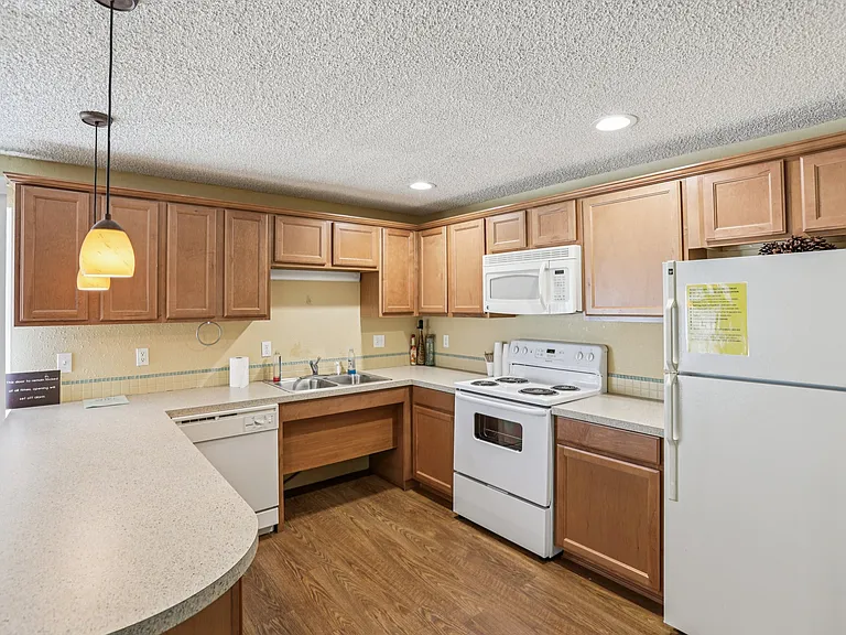 Cornell Manor Apartments — Photo 10