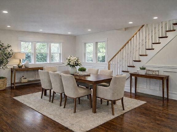 5th image of 281 Forest St