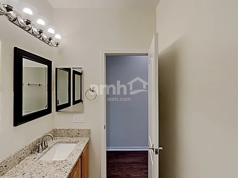 221 W Vuelta Friso — Photo 14