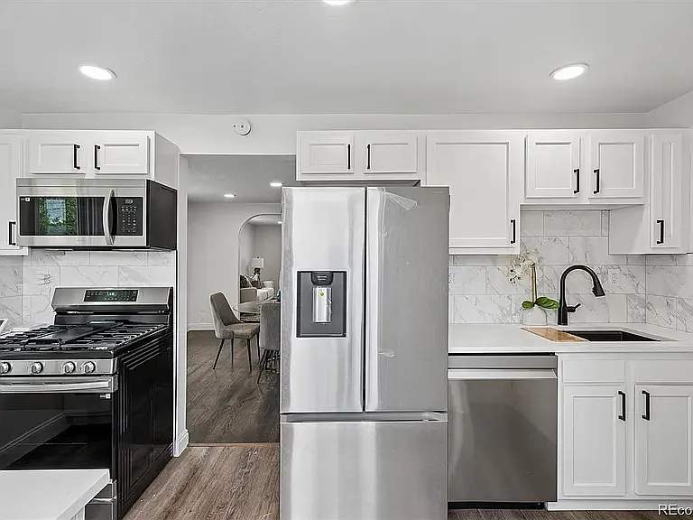 3 bed, 1100 sqft, $2,600 — Photo 4