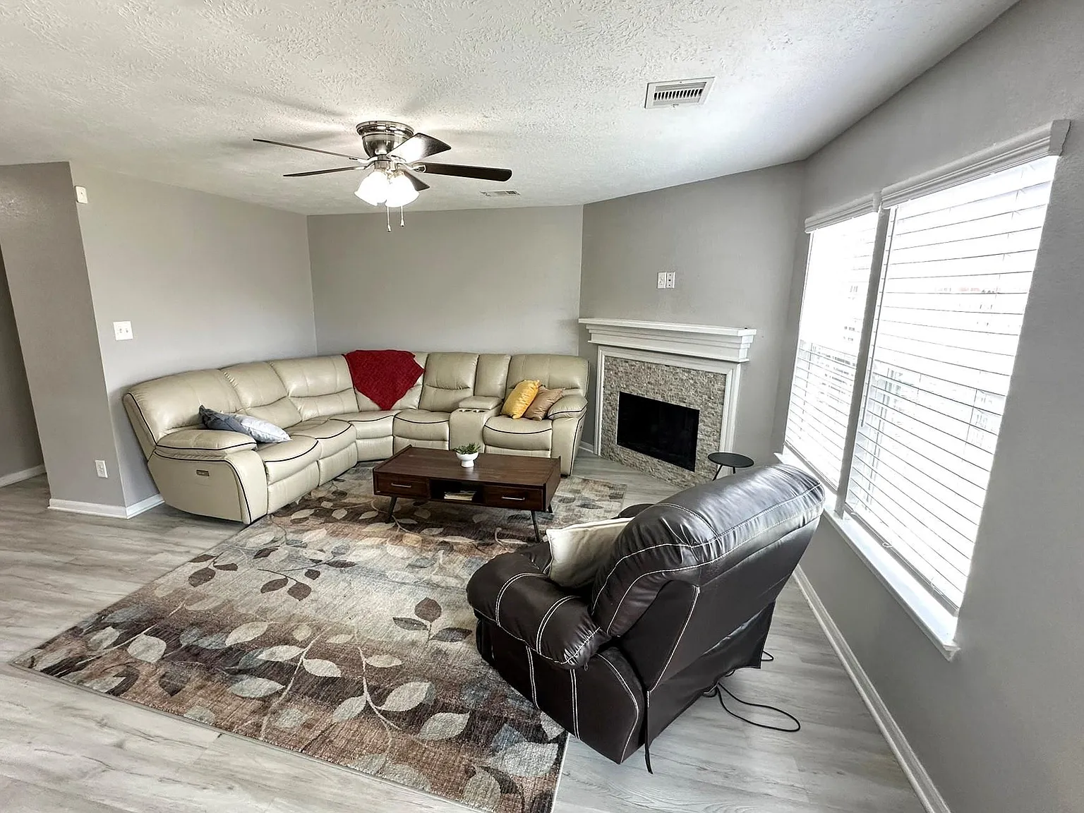 3 bed, 2.5 bath, 2178 sqft, $2,190 — Photo 4