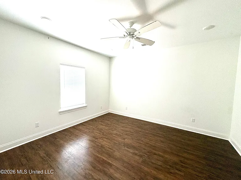701 Southview Dr — Photo 14
