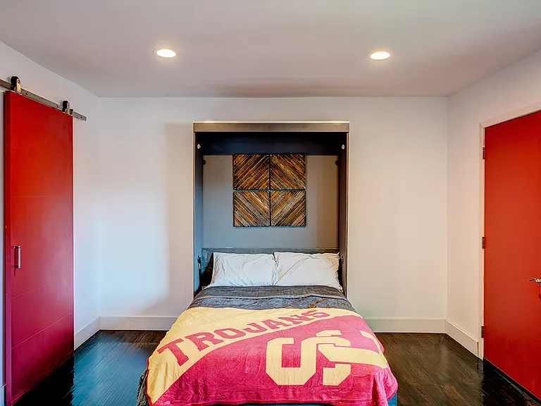 1321 W 36th Pl — Photo 20