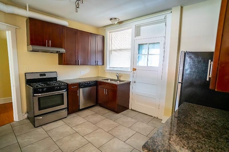 1st image of 3307 W Sunnyside Ave